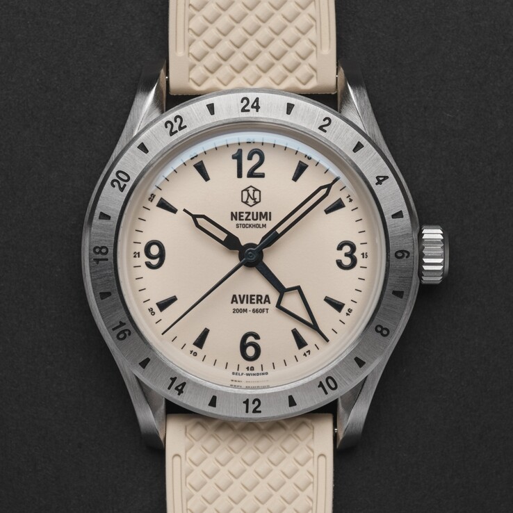 El reloj Nezumi Aviera GMT está disponible con esfera blanca totalmente iluminada (Fuente de la imagen: Nezumi Studios)