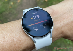 El Galaxy Watch5 Pro podría ser más duradero que el Galaxy Watch4, en la imagen. (Fuente de la imagen: NotebookCheck)