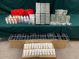 Artículos confiscados por valor de más de 500.000 dólares. (Fuente de la imagen: Aduanas de Hong Kong)