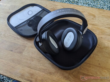 A look at the Surface Headphones 2. (Image source: Notebookcheck)