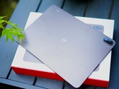 A pesar de su batería de gran capacidad, el dispositivo sigue siendo delgado, aunque notará la diferencia de peso con respecto al OnePlus Pad 4.