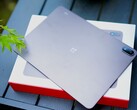 A pesar de su batería de gran capacidad, el dispositivo sigue siendo delgado, aunque notará la diferencia de peso con respecto al OnePlus Pad 4.