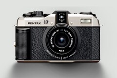 La Pentax 17 es la cámara para los entusiastas de la película, siempre que puedan adaptarse al formato vertical de medio fotograma (Fuente de la imagen: Ricoh)
