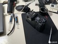 Una Canon EOS R5 con pasta térmica. (Fuente: Baidu)