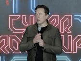 Elon Musk se burla de tres nuevos Teslas en la reunión anual de accionistas de Tesla. (Fuente: Tesla vía YouTube)