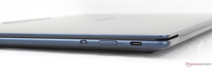 A la derecha: Obturador electrónico de la cámara web, botón de encendido, USB-C 4.0 con DisplayPort 1.4 + Power Delivery