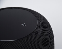 El HomePod 3 podría utilizar su elemento superior para algo más que la reproducción y los controles de volumen. (Fuente de la imagen: Przemyslaw Marczynski)