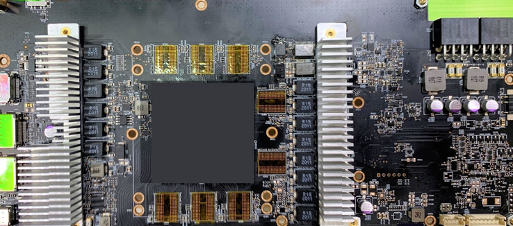 Muestra de ingeniería AIB RX 6800(XT) diseño personalizado de la placa (Fuente de la imagen: Videocardz)