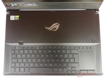 Asus ROG Zephyrus S17 - Dispositivos de entrada