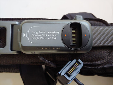 Controlador trasero con botón de encendido y conector. (Fuente de la imagen: Notebookcheck)