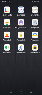 Existen herramientas como la brújula digital, algunas un poco efectistas, como la del medidor de altura. (Fuente de la imagen: Sergey Tarasov - Notebookcheck)