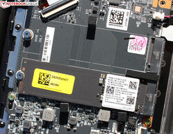 Hay una segunda ranura M.2 22x60 libre, que permite añadir otra unidad SSD.