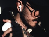 Una de las próximas generaciones de AirPods contará con una cámara de inteligencia visual, tal y como se muestra en un vídeo filtrado de Apple descubierto en macOS.