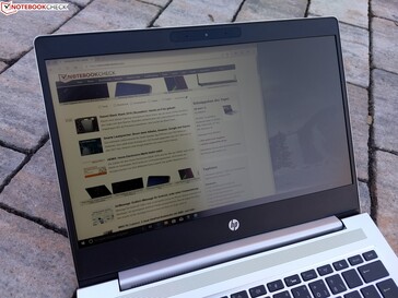 Uso del HP ProBook 430 G6 en el exterior a la sombra