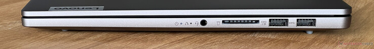 Derecha: toma de audio de 3,5 mm, lector de tarjetas SD, 2x USB-A 3.2 Gen 1 (5 GBit/s, 1x Powered)