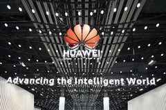 Huawei está intensificando sus esfuerzos para mantenerse a la par de TSMC y otros. En la foto: logotipo de la empresa fotografiado en un evento (fuente de la imagen: Huawei)