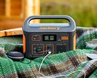 Se espera que la nueva Jackery Explorer 500 v2 sea más delgada que el modelo original (en la imagen). (Fuente de la imagen: Jackery)