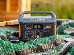 Se espera que la nueva Jackery Explorer 500 v2 sea más delgada que el modelo original (en la imagen). (Fuente de la imagen: Jackery)