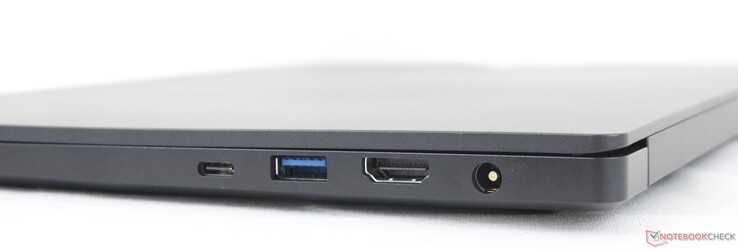 Derecha: USB-C con Thunderbolt 4 + Power Delivery + DisplayPort, USB-A 3.0 Gen. 1, HDMI 2.0b, adaptador de CA