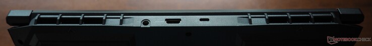 Parte trasera: fuente de alimentación, HDMI 2.1, USB-C 4 (incl. DisplayPort)