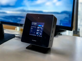Minisforum AtomMan X7 Ti con Intel Core Ultra 9 185H en revisión: Mini PC AI con pantalla táctil, cámara y OCuLink