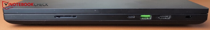 Derecha: Lector de tarjetas SD, USB-C Thunderbolt 4, HDMI 2.1, Kensington