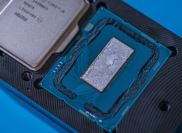 El Intel i9-14900KS con el IHS retirado. (Fuente: Pakhtunov vía Overclock.net)