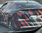 El primer Alps EV lleva la pegatina "mejor que el Modelo Y" (imagen: Xchuxing)