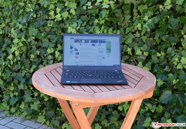 Lenovo ThinkPad X1 Carbon 2017 a la sombra