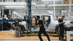 Rivian ha comenzado oficialmente la producción de la camioneta eléctrica de doble motor R1T en preparación para las entregas de junio. (Fuente de la imagen: Rivian en Twitter)