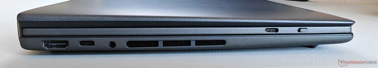 Izquierda: HDMI 2.1 FRL, USB-C 4.0 con Thunderbolt 4 (40 GBit/s, DisplayPort, Power Delivery), audio de 3,5 mm, USB-C en el teclado (sólo para carga)