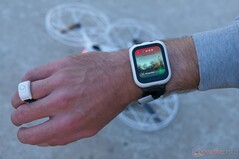 El reloj muestra la transmisión en directo y también admite una forma de control por gestos