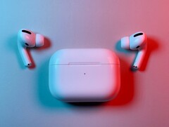 Apple&#039;Los populares auriculares inalámbricos, los AirPods Pro, son ahora parte de una demanda presentada en California (Imagen: Ignacio R)
