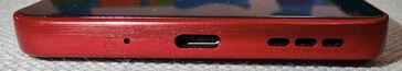 Parte inferior: micrófono, puerto USB-C, altavoces
