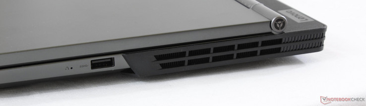 Derecha: Botón de reinicio de Lenovo, USB 3.0