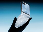 Al parecer, Motorola está trabajando en un teléfono plegable con cristales de Swarovski (Fuente de la imagen: Ytechb)