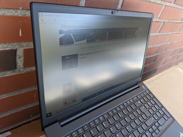 Lenovo ThinkPad E15 Gen 2 al aire libre