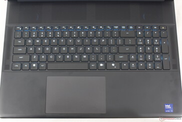 Se han cambiado algunas teclas en comparación con el antiguo Alienware m18 R2, como el botón de encendido y la nueva tecla de "modo sigiloso"