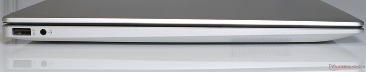 Izquierda: USB Tipo-A 5 Gbps, toma de audio combo de 3,5 mm