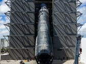 Ship 40 entra en el hangar Megabay de SpaceX en Starbase casi tres meses después del lanzamiento.