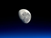Una imagen en la que se ve la Luna.