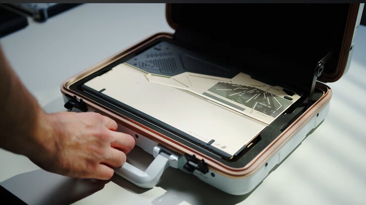 Asus ROG Flow Z13 KJP viene en una carcasa de lujo.