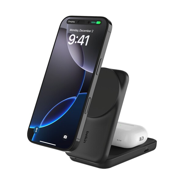 El cargador magnético plegable 2 en 1 UltraCharge de Belkin en negro. (Fuente de la imagen: Belkin)