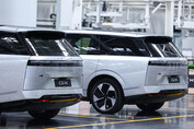 Sale de la cadena de producción el primer robotaxi Xpeng GX fabricado en serie