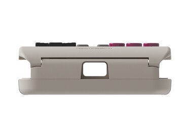 El teléfono puede seguir cargándose a través de un recorte en la parte inferior. (Fuente de la imagen: GameSir)