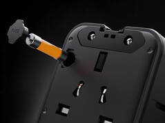 El adaptador de viaje inteligente Tessan Aero 70 incorpora un fusible de seguridad.
