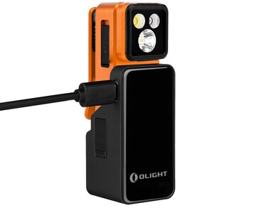 Los kits Olight Oclip 2 incluyen estuches de carga con base de 1.000 mAh para prolongar la autonomía.