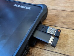 Los adaptadores USB-C pueden bloquear el acceso a los puertos adyacentes
