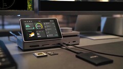 No hay nada mejor que esto: el Pexarbolt Ultra es una base de conexión Thunderbolt 5 con pantalla táctil y, posiblemente, la selección de puertos más completa del mercado.