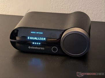 Posibilidad de personalización a través de GameHub, que se controla mediante el dial o el botón de volumen de los auriculares.